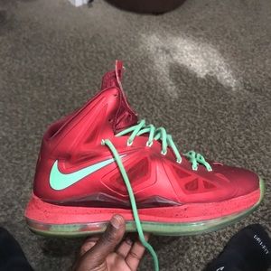 LEbRon Christmas 10s